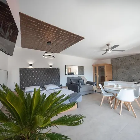 Timaja - Pool, Massage Pool, Sauna Villa