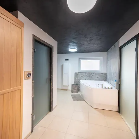 Villa Timaja - Pool, Massage Pool, Sauna *