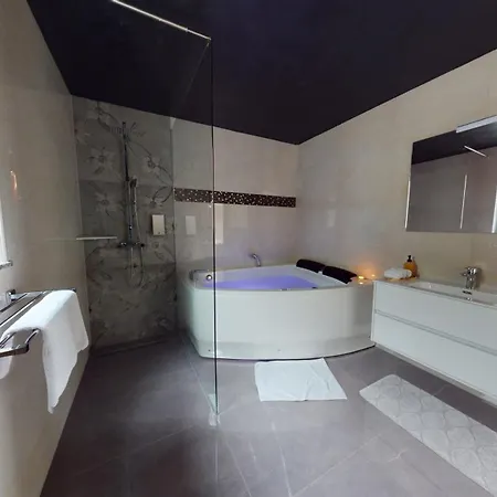 Timaja - Pool, Massage Pool, Sauna Villa