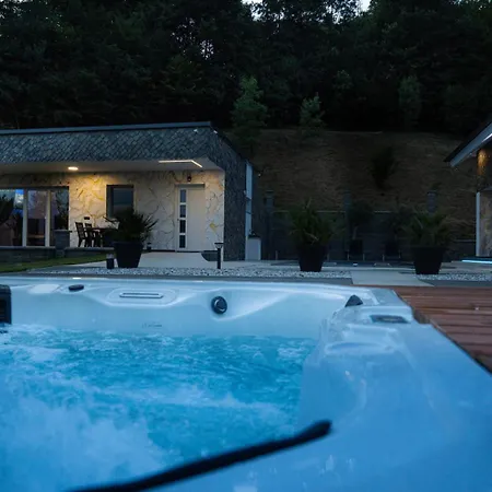 Villa Timaja - Pool, Massage Pool, Sauna