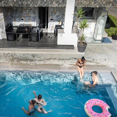 Timaja - Pool, Massage Pool, Sauna