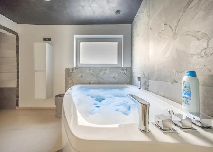 Timaja - Pool, Massage Pool, Sauna ヴィラ Trebnje