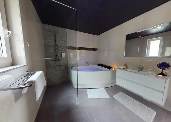 Timaja - Pool, Massage Pool, Sauna Вилла