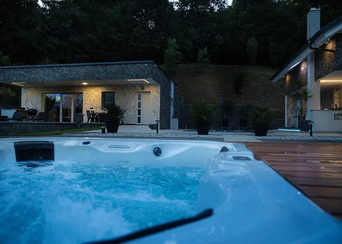 ヴィラ Timaja - Pool, Massage Pool, Sauna